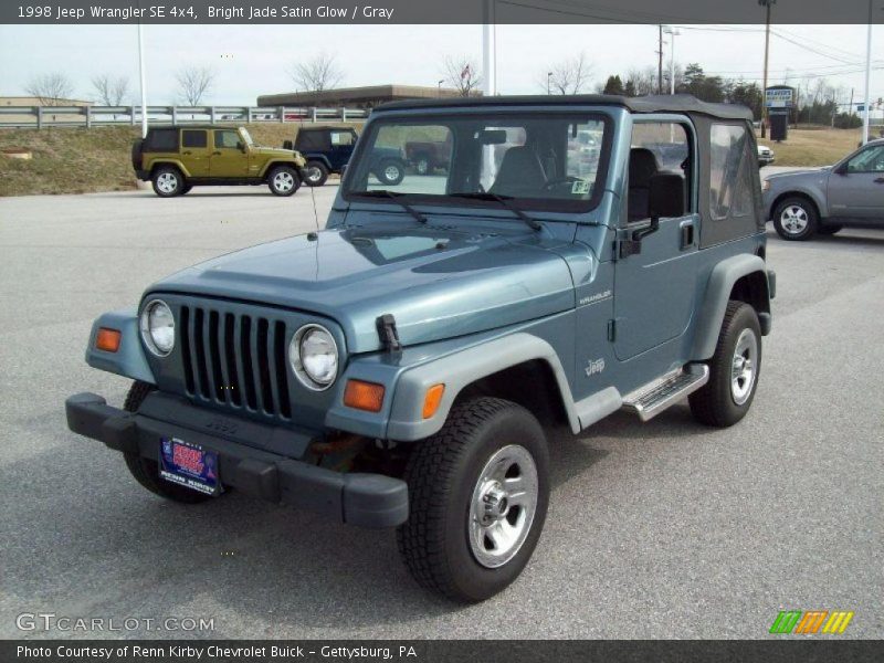 Front 3/4 View of 1998 Wrangler SE 4x4