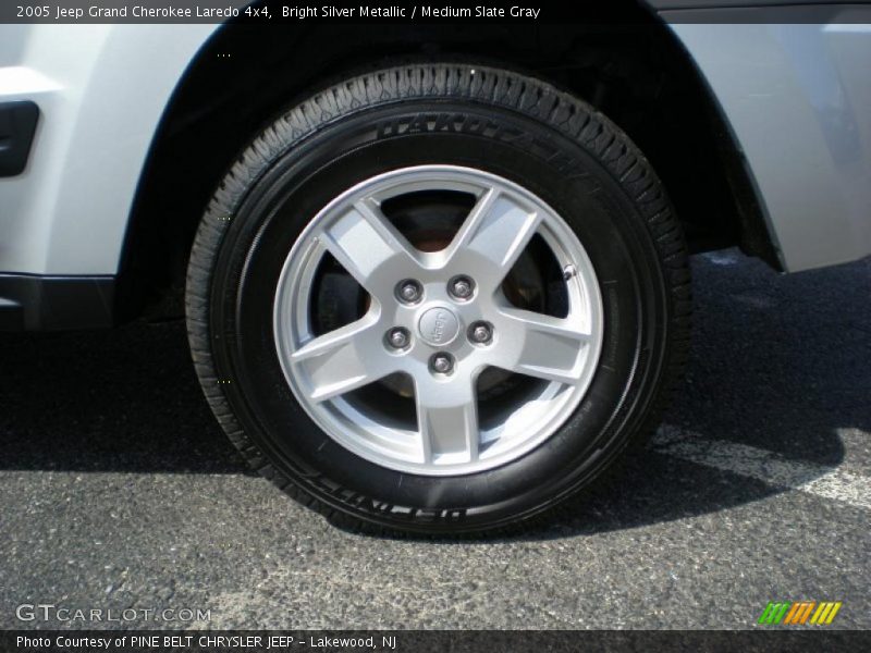 Bright Silver Metallic / Medium Slate Gray 2005 Jeep Grand Cherokee Laredo 4x4