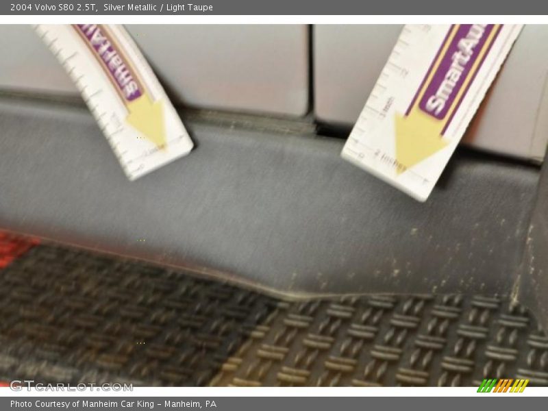 Silver Metallic / Light Taupe 2004 Volvo S80 2.5T