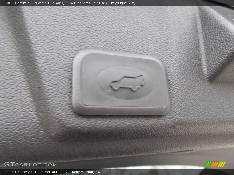 Silver Ice Metallic / Dark Gray/Light Gray 2009 Chevrolet Traverse LTZ AWD