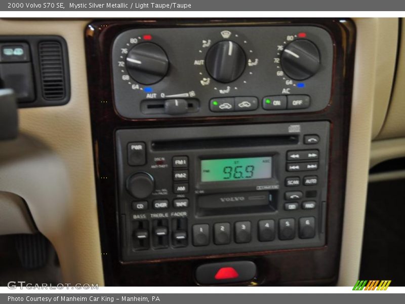 Mystic Silver Metallic / Light Taupe/Taupe 2000 Volvo S70 SE