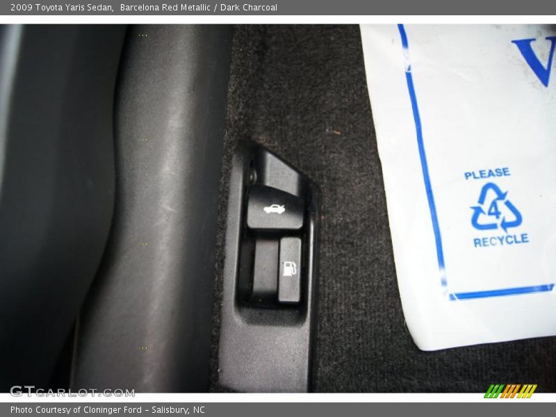 Barcelona Red Metallic / Dark Charcoal 2009 Toyota Yaris Sedan