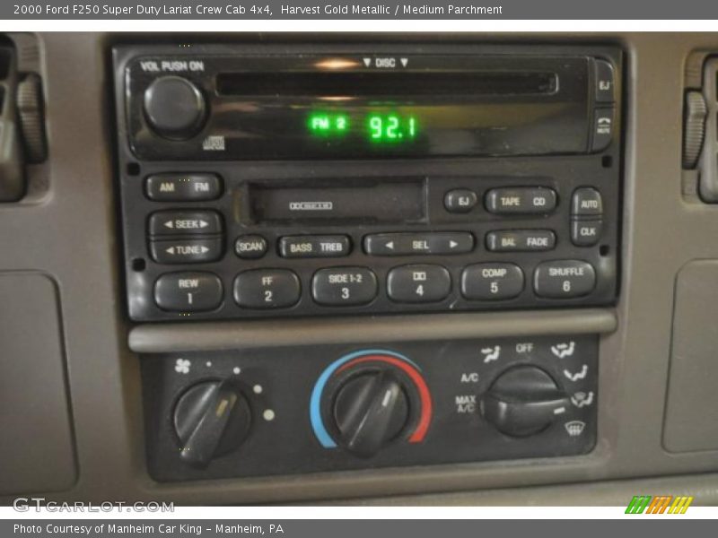 Harvest Gold Metallic / Medium Parchment 2000 Ford F250 Super Duty Lariat Crew Cab 4x4