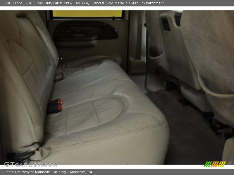 Harvest Gold Metallic / Medium Parchment 2000 Ford F250 Super Duty Lariat Crew Cab 4x4