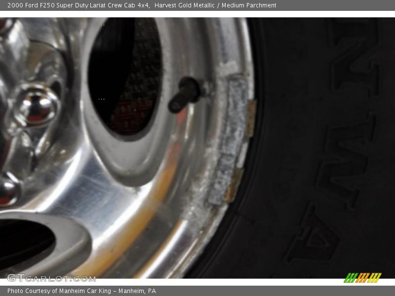 Harvest Gold Metallic / Medium Parchment 2000 Ford F250 Super Duty Lariat Crew Cab 4x4