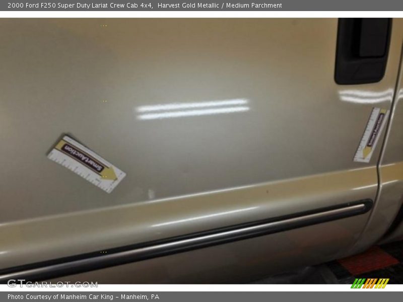 Harvest Gold Metallic / Medium Parchment 2000 Ford F250 Super Duty Lariat Crew Cab 4x4