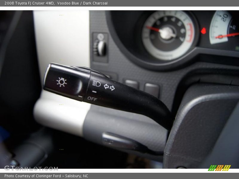 Controls of 2008 FJ Cruiser 4WD
