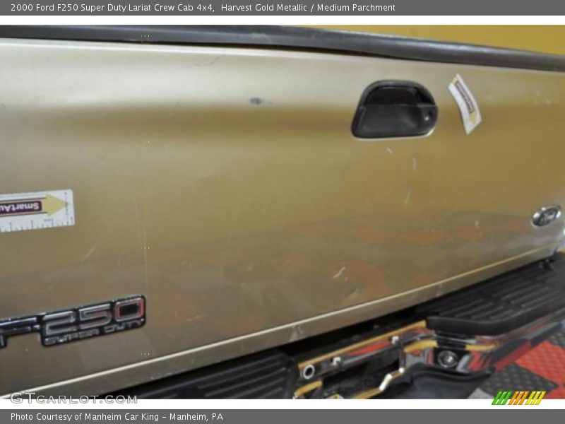 Harvest Gold Metallic / Medium Parchment 2000 Ford F250 Super Duty Lariat Crew Cab 4x4