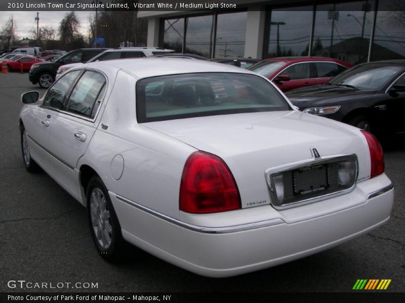 Vibrant White / Medium Light Stone 2010 Lincoln Town Car Signature Limited