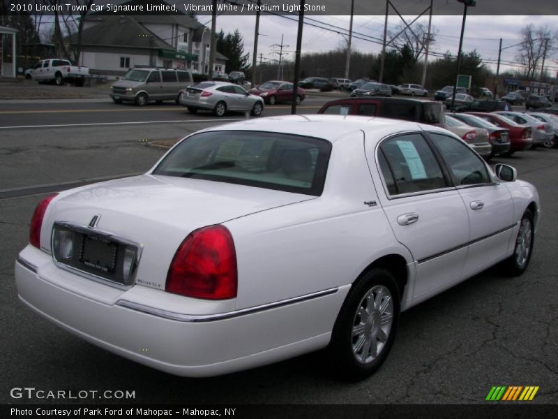 Vibrant White / Medium Light Stone 2010 Lincoln Town Car Signature Limited