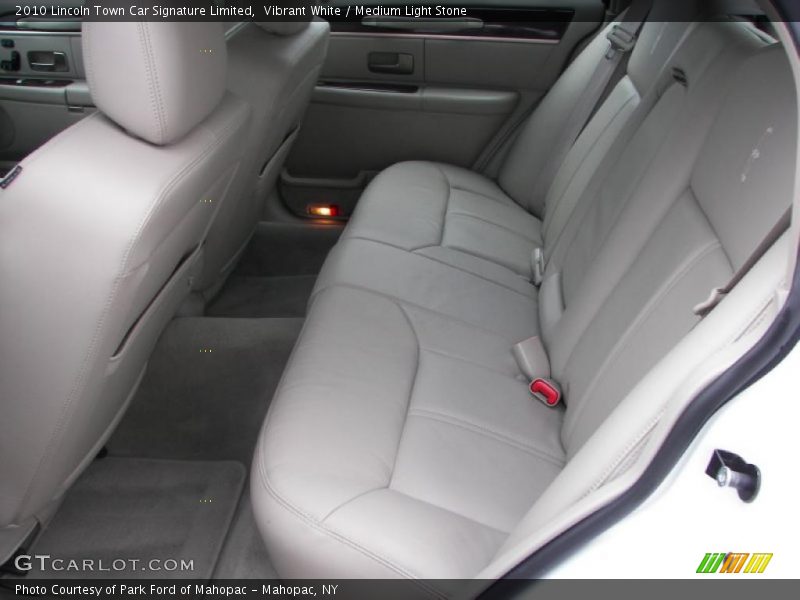 Vibrant White / Medium Light Stone 2010 Lincoln Town Car Signature Limited