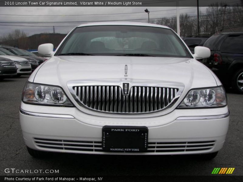 Vibrant White / Medium Light Stone 2010 Lincoln Town Car Signature Limited