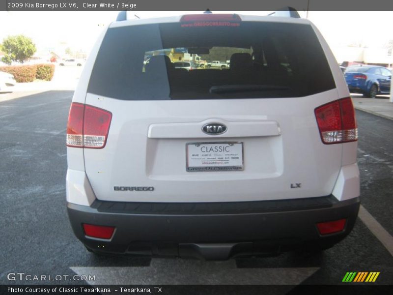 Clear White / Beige 2009 Kia Borrego LX V6