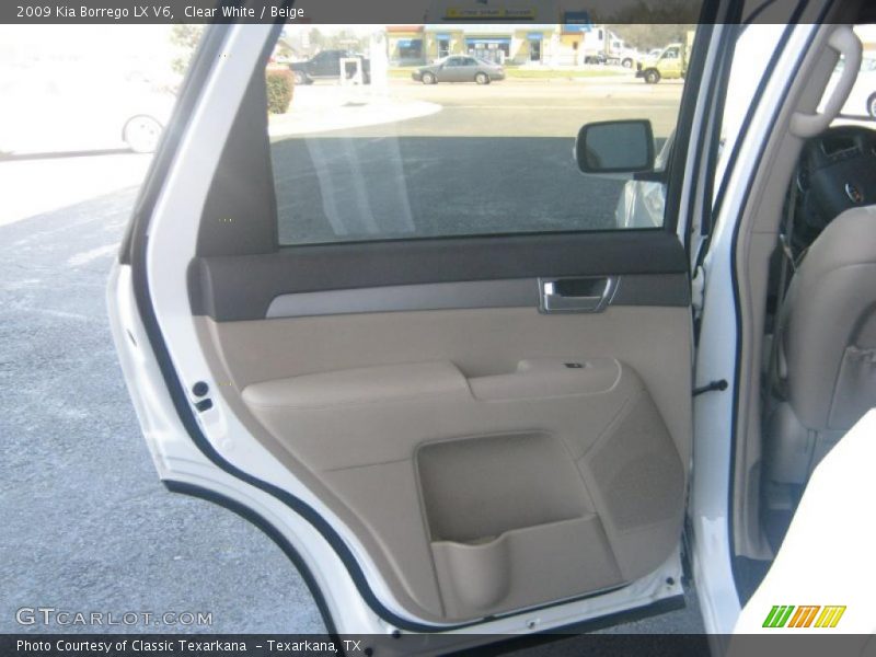 Clear White / Beige 2009 Kia Borrego LX V6