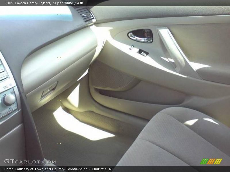 Super White / Ash 2009 Toyota Camry Hybrid