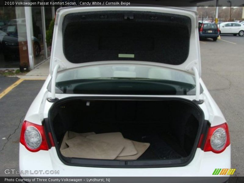 Candy White / Cornsilk Beige 2010 Volkswagen Passat Komfort Sedan