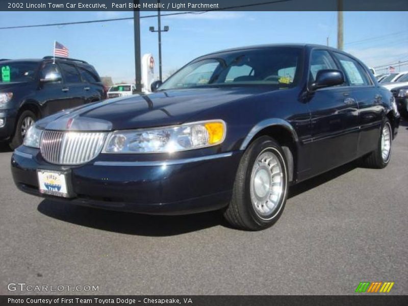 Pearl Blue Metallic / Light Parchment 2002 Lincoln Town Car Executive