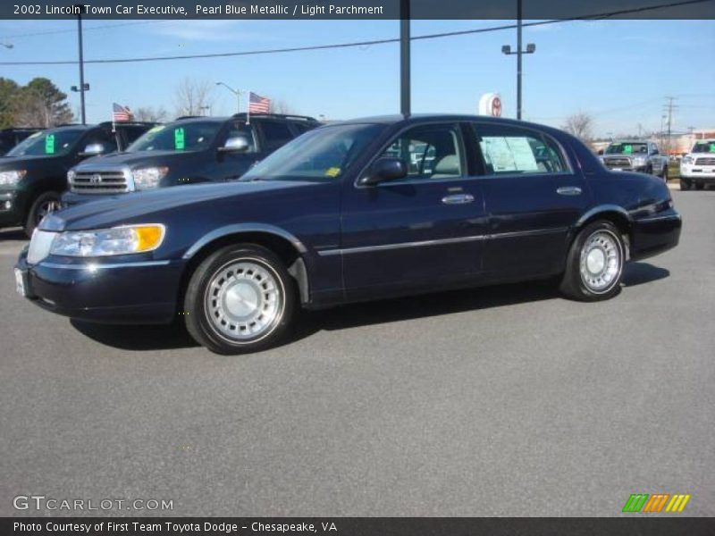 Pearl Blue Metallic / Light Parchment 2002 Lincoln Town Car Executive