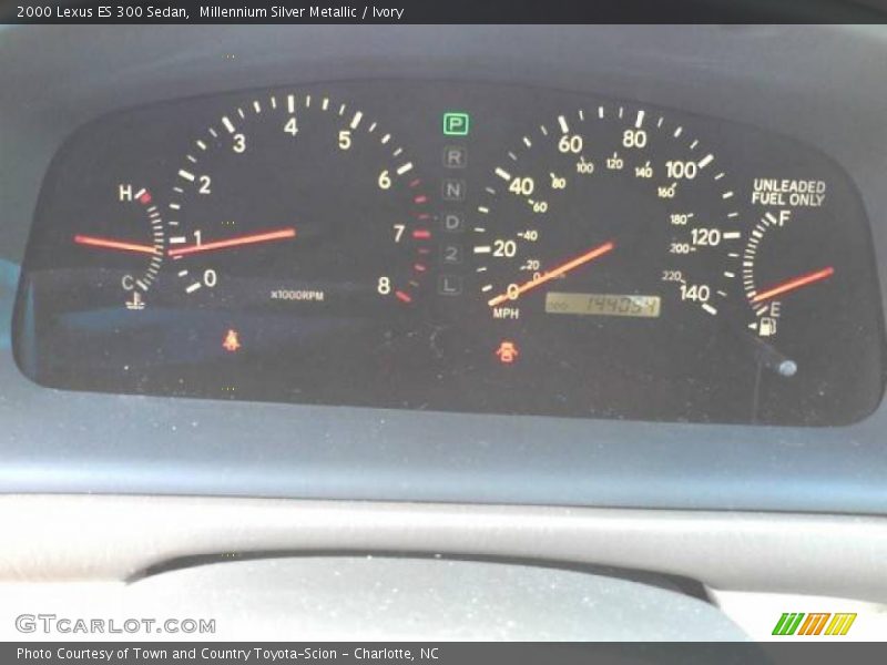 Millennium Silver Metallic / Ivory 2000 Lexus ES 300 Sedan