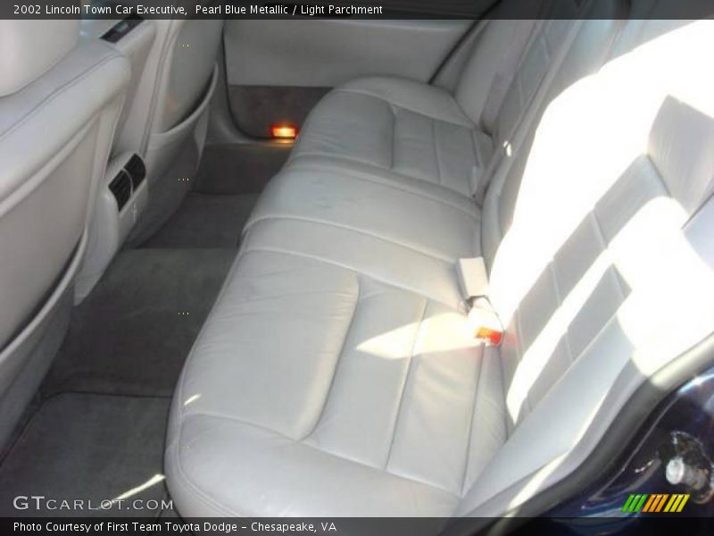 Pearl Blue Metallic / Light Parchment 2002 Lincoln Town Car Executive