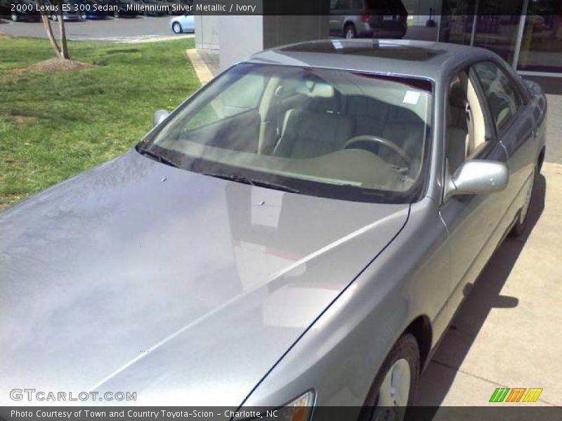 Millennium Silver Metallic / Ivory 2000 Lexus ES 300 Sedan