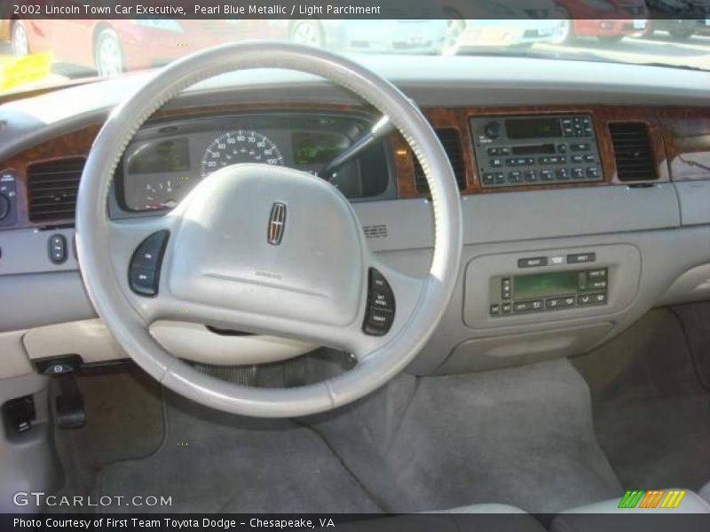 Pearl Blue Metallic / Light Parchment 2002 Lincoln Town Car Executive