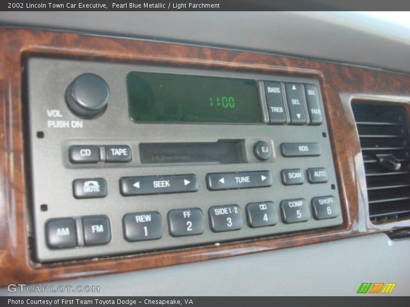 Pearl Blue Metallic / Light Parchment 2002 Lincoln Town Car Executive