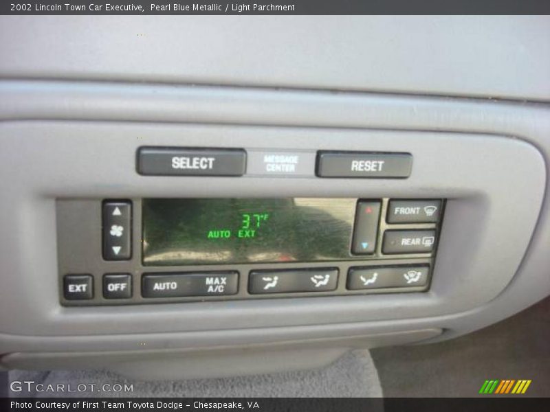 Pearl Blue Metallic / Light Parchment 2002 Lincoln Town Car Executive