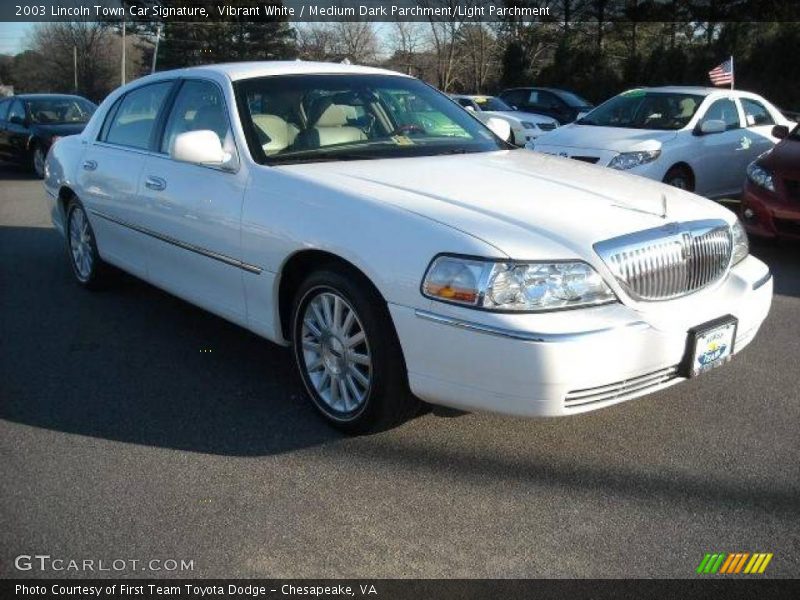 Vibrant White / Medium Dark Parchment/Light Parchment 2003 Lincoln Town Car Signature