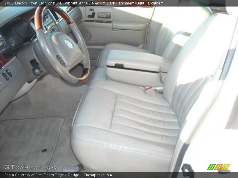 Vibrant White / Medium Dark Parchment/Light Parchment 2003 Lincoln Town Car Signature