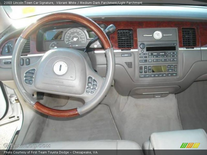 Vibrant White / Medium Dark Parchment/Light Parchment 2003 Lincoln Town Car Signature
