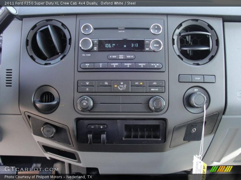 Controls of 2011 F350 Super Duty XL Crew Cab 4x4 Dually