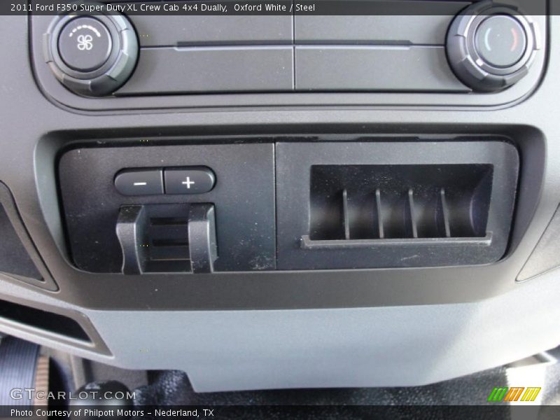 Controls of 2011 F350 Super Duty XL Crew Cab 4x4 Dually