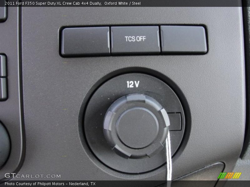 Controls of 2011 F350 Super Duty XL Crew Cab 4x4 Dually