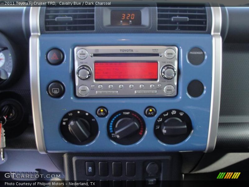 Controls of 2011 FJ Cruiser TRD