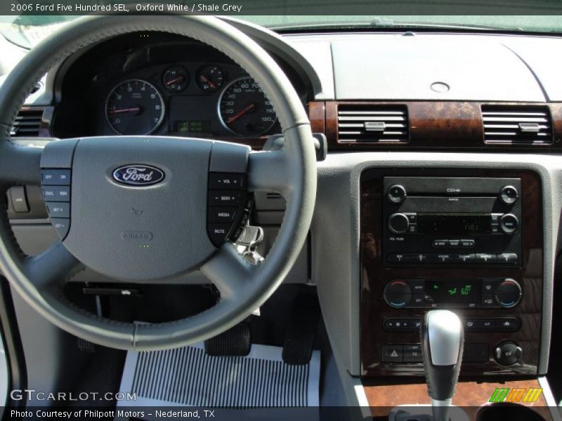 Dashboard of 2006 Five Hundred SEL