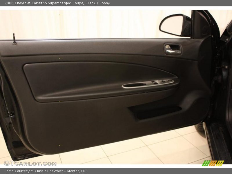 Door Panel of 2006 Cobalt SS Supercharged Coupe