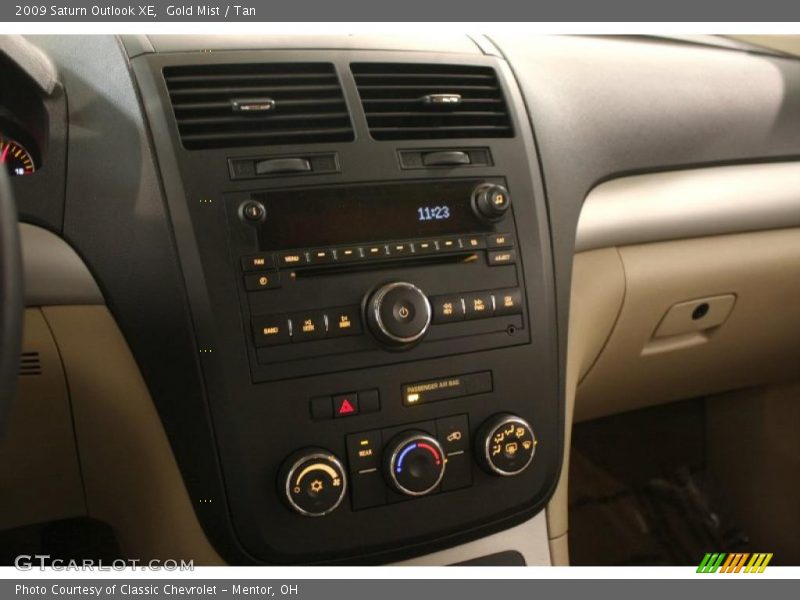 Gold Mist / Tan 2009 Saturn Outlook XE