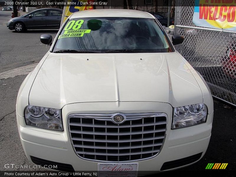 Cool Vanilla White / Dark Slate Gray 2008 Chrysler 300 LX