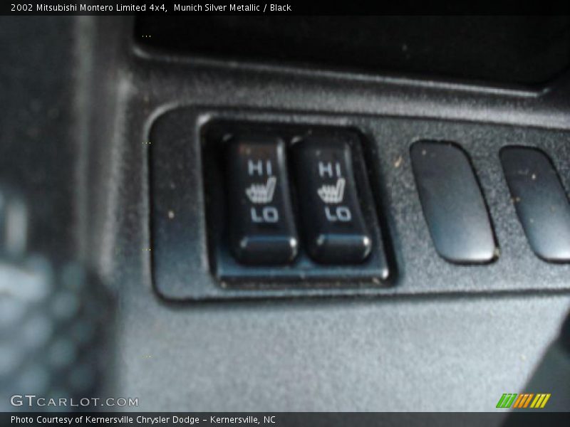 Munich Silver Metallic / Black 2002 Mitsubishi Montero Limited 4x4