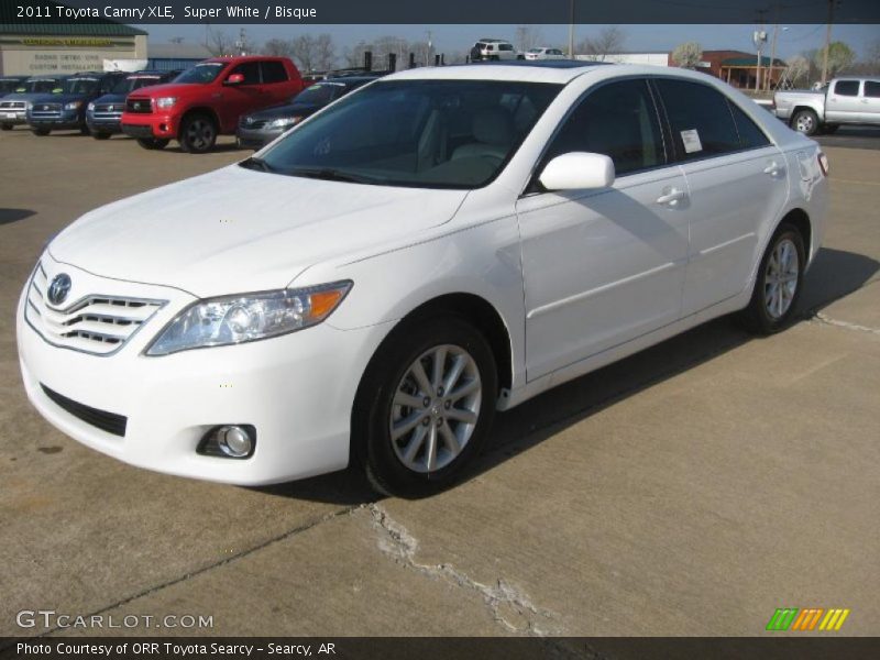 Super White / Bisque 2011 Toyota Camry XLE