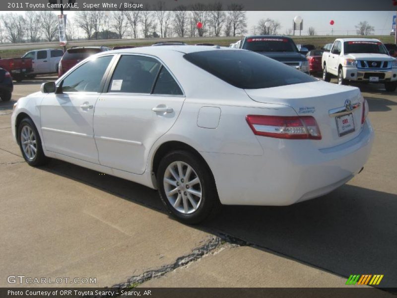 Super White / Bisque 2011 Toyota Camry XLE