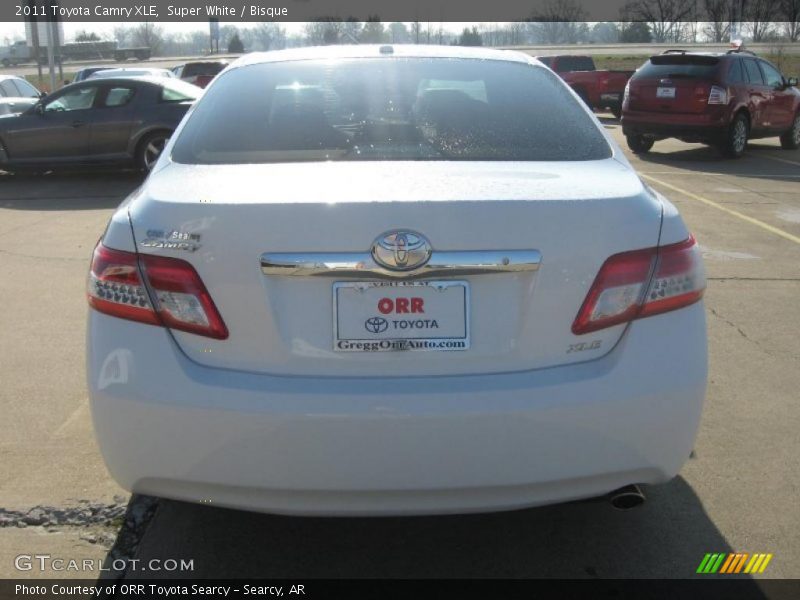 Super White / Bisque 2011 Toyota Camry XLE