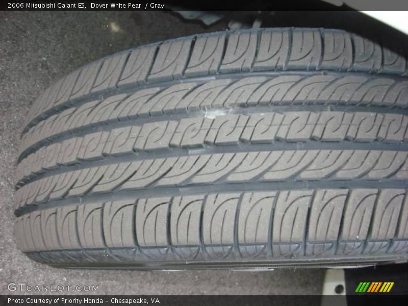 Dover White Pearl / Gray 2006 Mitsubishi Galant ES