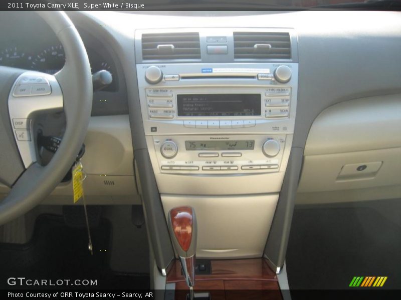 Super White / Bisque 2011 Toyota Camry XLE