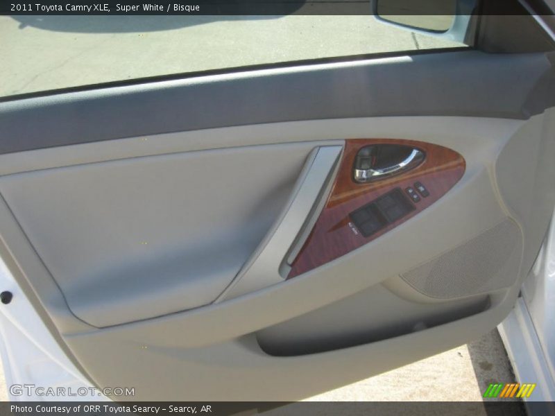 Super White / Bisque 2011 Toyota Camry XLE