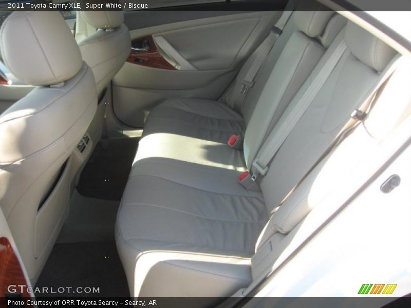 Super White / Bisque 2011 Toyota Camry XLE