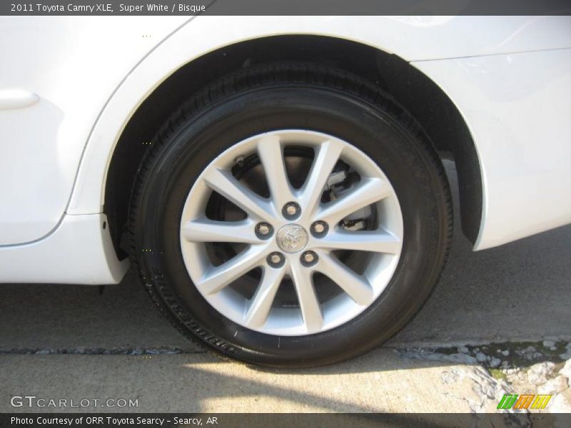 Super White / Bisque 2011 Toyota Camry XLE