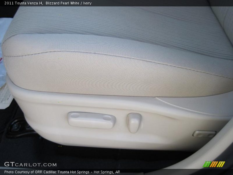 Blizzard Pearl White / Ivory 2011 Toyota Venza I4