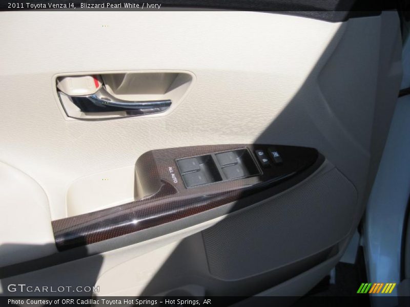 Blizzard Pearl White / Ivory 2011 Toyota Venza I4